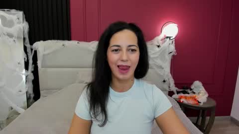 Linda online show from October 2025 02:00:01 AM