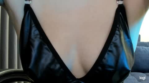 Snapshot of lindamei chatting on September 2025 04:53:02 PM lindamei online show from September 2025 04:53:02 PM