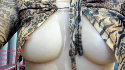 Snapshot of lindamei chatting on November 2025 01:55:01 PM lindamei online show from November 2025 01:55:01 PM