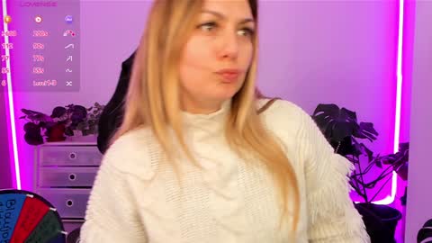 Linda  --  online show from December 2024 04:32:02 PM