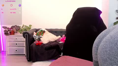 Linda  --  online show from January 2025 04:21:01 PM