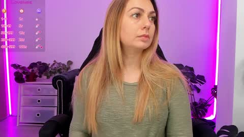 Linda  --  online show from January 2025 04:14:02 PM