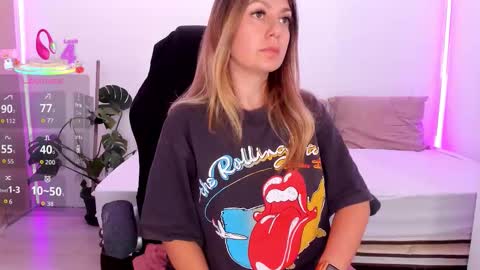 Snapshot of lindawhite_ chatting on September 2025 04:08:02 PM Linda -- online show from September 2025 04:08:02 PM