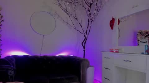 Lindsay    online show from February 2025 01:11:02 AM