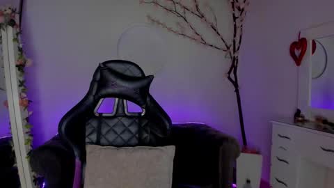 Lindsay    online show from January 2026 09:20:02 PM