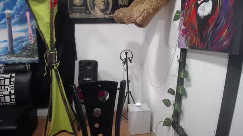 lindsey_2023 online show from February 2025 06:50:02 AM