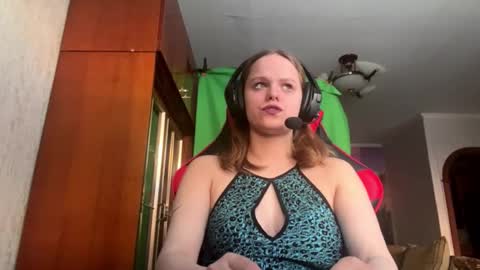 Snapshot of linettehnatow chatting on February 2026 12:54:01 PM Eva online show from February 2026 12:54:01 PM