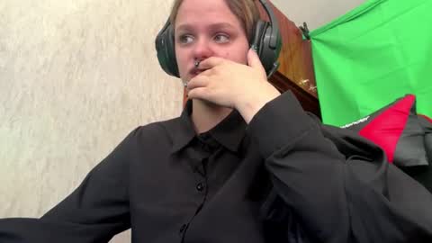 Snapshot of linettehnatow chatting on February 2026 09:35:02 AM Eva online show from February 2026 09:35:02 AM