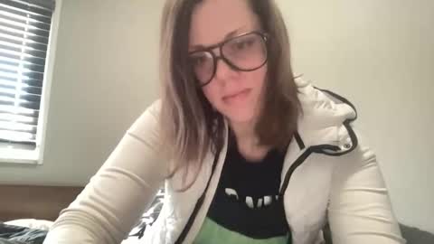 Snapshot of linusloves chatting on February 2026 03:22:01 PM linusloves online show from February 2026 03:22:01 PM