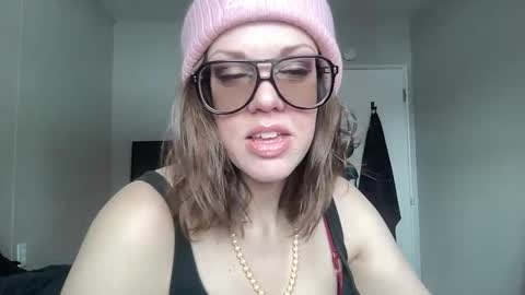 Snapshot of linusloves chatting on February 2026 05:50:01 PM linusloves online show from February 2026 05:50:01 PM