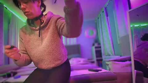 linuxgirlsudosu online show from March 2025 05:11:02 AM