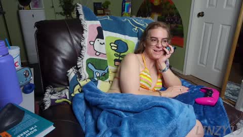 Snapshot of linzy19 chatting on February 2025 03:21:02 AM Linzy19 online show from February 2025 03:21:02 AM