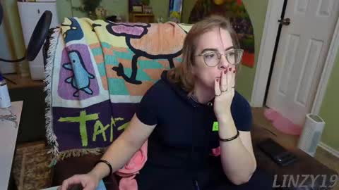 Snapshot of linzy19 chatting on February 2025 06:43:02 PM Linzy19 online show from February 2025 06:43:02 PM