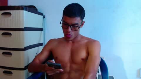 lion_grr online show from September 2025 08:43:01 PM