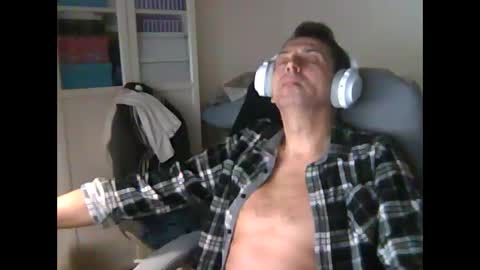 Snapshot of liongr69 chatting on December 2024 09:06:02 AM liongr69 online show from December 2024 09:06:02 AM