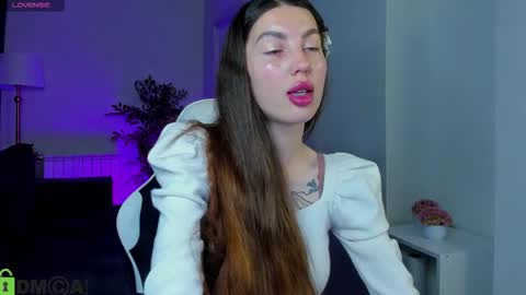 Lira revery online show from November 2025 01:00:02 AM