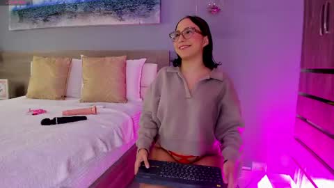 Snapshot of liriasweetie chatting on June 2026 11:42:02 AM liria online show from June 2026 11:42:02 AM