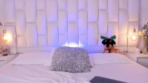 Lisa Baker online show from December 2025 11:45:01 PM