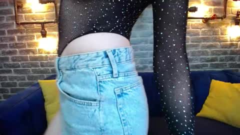 Snapshot of lisa_caprice chatting on October 2025 04:22:02 AM Lisa Caprice online show from October 2025 04:22:02 AM