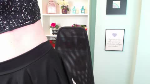 Snapshot of lisa_caprice chatting on December 2025 05:50:02 AM Lisa Caprice online show from December 2025 05:50:02 AM