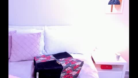 lisa laurent online show from December 2025 03:46:01 AM