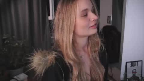 Snapshot of lisa_schiele chatting on October 2025 08:13:02 PM Elisabeth or Lisa online show from October 2025 08:13:02 PM