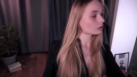 Snapshot of lisa_schiele chatting on November 2025 08:44:01 PM Elisabeth or Lisa online show from November 2025 08:44:01 PM