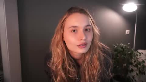 Snapshot of lisa_schiele chatting on November 2025 08:31:01 PM Elisabeth or Lisa online show from November 2025 08:31:01 PM