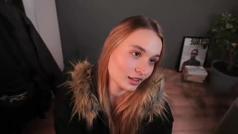 Snapshot of lisa_schiele chatting on November 2025 08:19:01 PM Elisabeth or Lisa online show from November 2025 08:19:01 PM