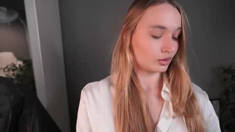 Snapshot of lisa_schiele chatting on November 2025 08:41:01 PM Elisabeth or Lisa online show from November 2025 08:41:01 PM