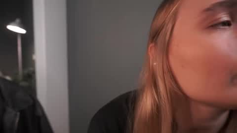 Snapshot of lisa_schiele chatting on November 2025 08:00:01 PM Elisabeth or Lisa online show from November 2025 08:00:01 PM