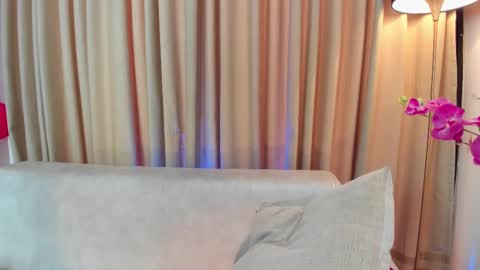 LisaHadwiin online show from February 2025 09:37:01 PM