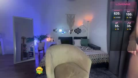 Lisa  online show from February 2025 01:48:02 PM