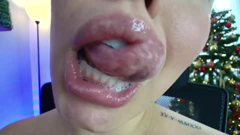 Snapshot of lisbet_21x chatting on December 2024 06:42:02 PM Lisbet online show from December 2024 06:42:02 PM