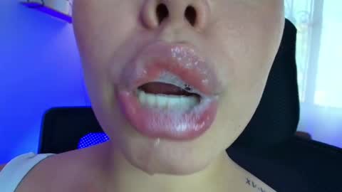 Snapshot of lisbet_21x chatting on January 2025 10:06:01 PM Lisbet online show from January 2025 10:06:01 PM