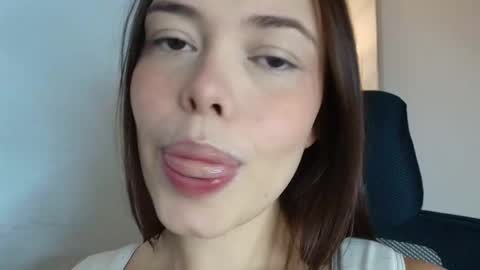 Snapshot of lisbet_21x chatting on October 2025 10:10:01 PM Lisbet online show from October 2025 10:10:01 PM