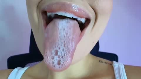 Snapshot of lisbet_21x chatting on November 2025 10:32:02 PM Lisbet online show from November 2025 10:32:02 PM