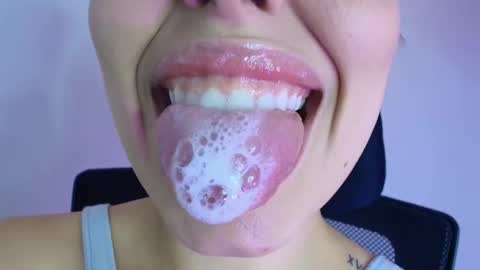 Snapshot of lisbet_21x chatting on November 2025 03:33:02 PM Lisbet online show from November 2025 03:33:02 PM