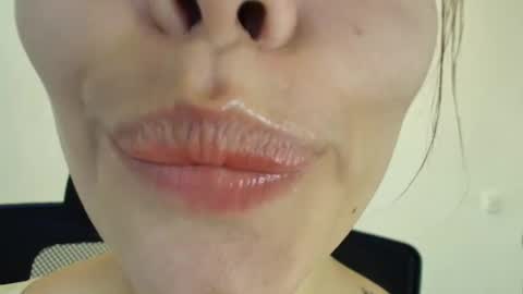 Snapshot of lisbet_21x chatting on November 2025 02:54:01 PM Lisbet online show from November 2025 02:54:01 PM