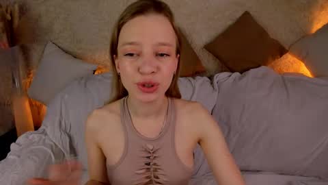 Snapshot of lissa_kitsune chatting on December 2025 07:49:01 AM Lissa online show from December 2025 07:49:01 AM