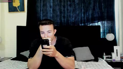 Natalia and alejandro online show from November 2025 01:22:01 PM