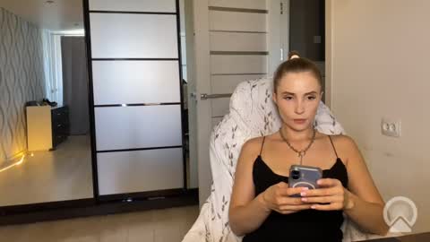 Snapshot of litle_girl05 chatting on August 2026 12:52:02 PM LUNA online show from August 2026 12:52:02 PM