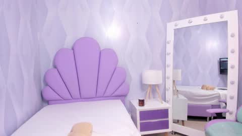 Snapshot of little__doll18 chatting on December 2025 10:44:02 AM little__doll18 online show from December 2025 10:44:02 AM