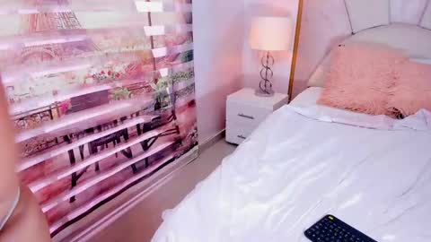 Snapshot of little__doll18 chatting on May 2026 09:31:02 PM little__doll18 online show from May 2026 09:31:02 PM