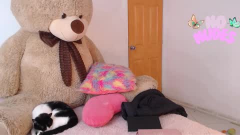 Snapshot of little_angelito2 chatting on February 2026 09:53:02 PM TU ANGELITO online show from February 2026 09:53:02 PM