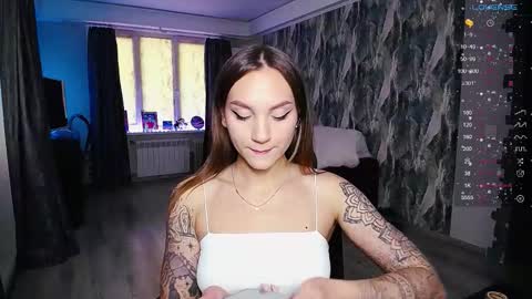 Snapshot of little_birdy chatting on October 2025 09:59:02 AM Birdy online show from October 2025 09:59:02 AM