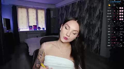 Snapshot of little_birdy chatting on October 2025 12:01:02 PM Birdy online show from October 2025 12:01:02 PM