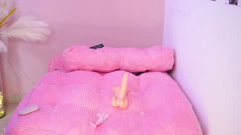 Snapshot of little_effy18_ chatting on December 2024 03:18:02 AM Little Effy online show from December 2024 03:18:02 AM