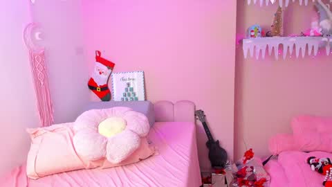 Snapshot of little_effy18_ chatting on December 2024 05:23:01 AM Little Effy online show from December 2024 05:23:01 AM