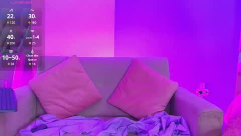 Ellie  online show from November 2025 07:47:01 PM